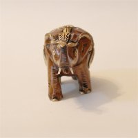 Elefant aus Holz, geschmückt, Rüssel hoch, dunkel, 5 cm