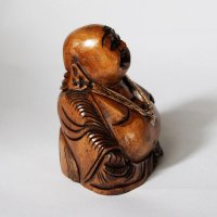 Lachender Buddha aus Holz, sitzend, dunkel, ca. 7,5 cm