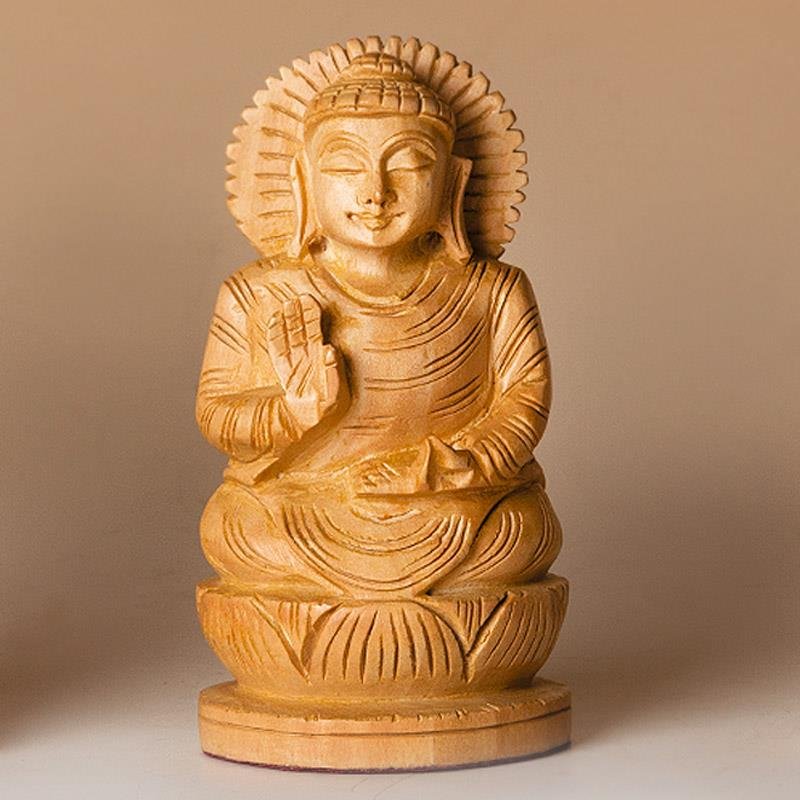 Buddha auf Lotus, segnend, aus Holz ca. 10 cm hoch