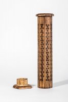 Räucherturm aus Mangoholz Antik mit Löchern, 30 cm