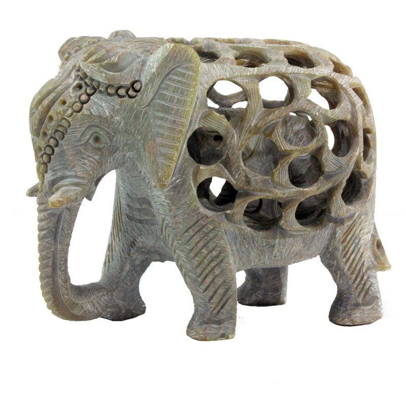 Babyelefant in Elefant aus Speckstein, Rüssel unten, 7,5 cm.