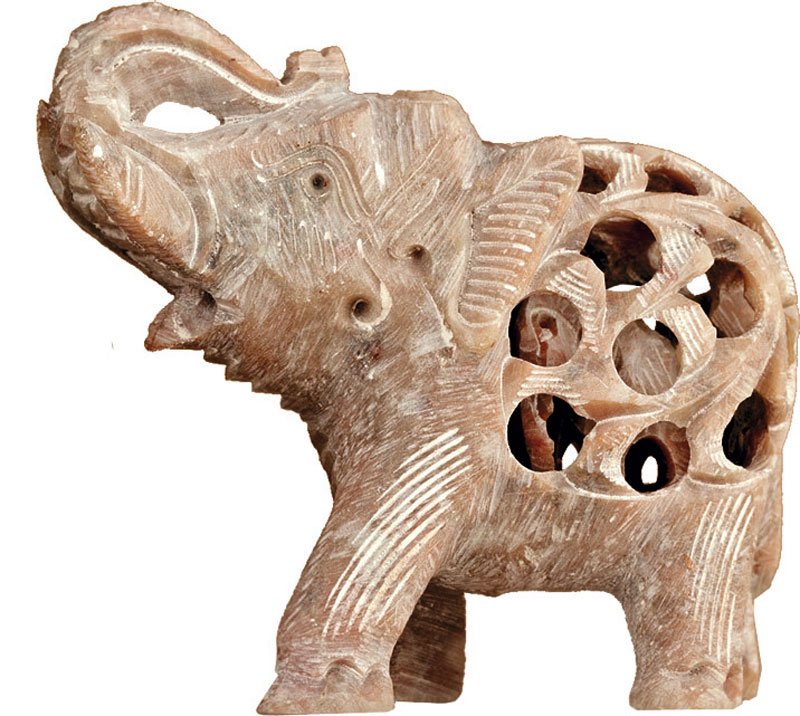 Babyelefant in Elefant aus Speckstein, Rüssel hoch, 7,5 cm