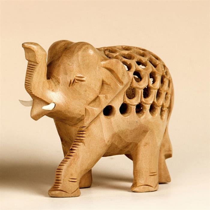 Babyelefant in Elefant aus Holz, Rüssel hoch, 7,5 cm